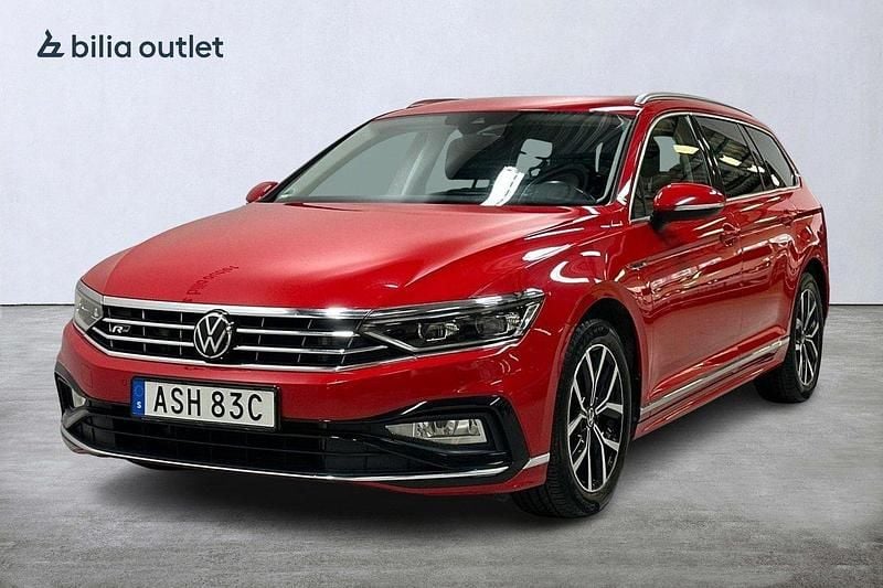 Röd Begagnad 2021 VW Passat Elegance Kombi | 264 900 kr (Marknadspris) - Bild 1/4