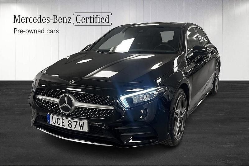 Svart Begagnad 2020 Mercedes A250 AMG Halvkombi | 259 000 kr (Bra pris) - Bild 1/4