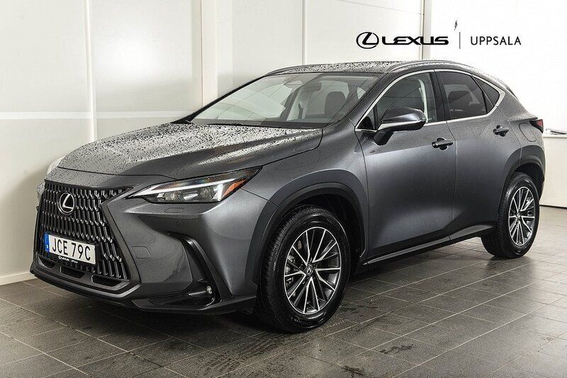 Grå Begagnad 2023 Lexus NX450h+ Business Edition SUV | 549 900 kr (Bra pris) - Bild 1/4