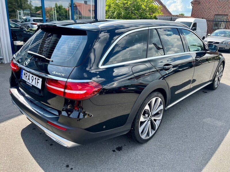 Begagnad Mercedes E220 All-Terrain 195 HK (143 kW) 2020 Svart Kombi