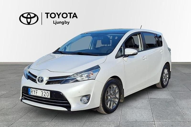 Begagnad Toyota Verso Executive 148 HK (108 kW) 2012 Vit Minibuss