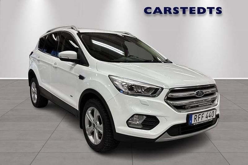 Vit Begagnad 2018 Ford Kuga Titanium SUV | 159 900 kr (Dyr) - Bild 1/4