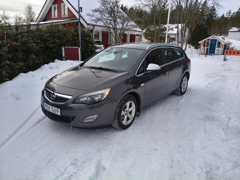 Begagnad Opel Astra 140 HK (102 kW) 2012 Mörkgrå Kombi