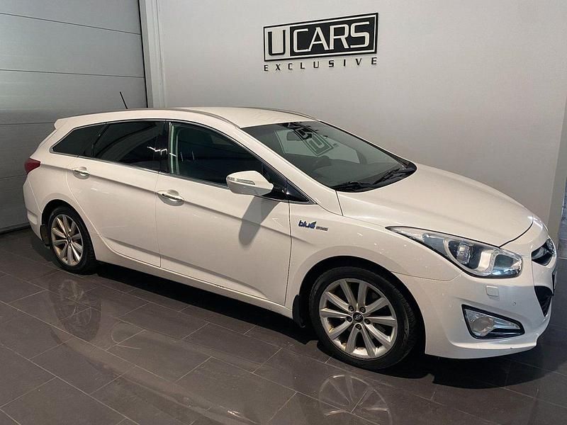Vit Begagnad 2012 Hyundai i40 Kombi | 67 500 kr (Lite dyr) - Bild 1/4