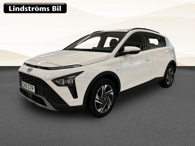 Vit Begagnad 2022 Hyundai Bayon SUV | 189 900 kr (Marknadspris) - Bild 1/4