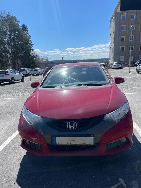 Röd Begagnad 2012 Honda Civic Sport Halvkombi | 55 000 kr (Lite dyr) - Bild 1/4
