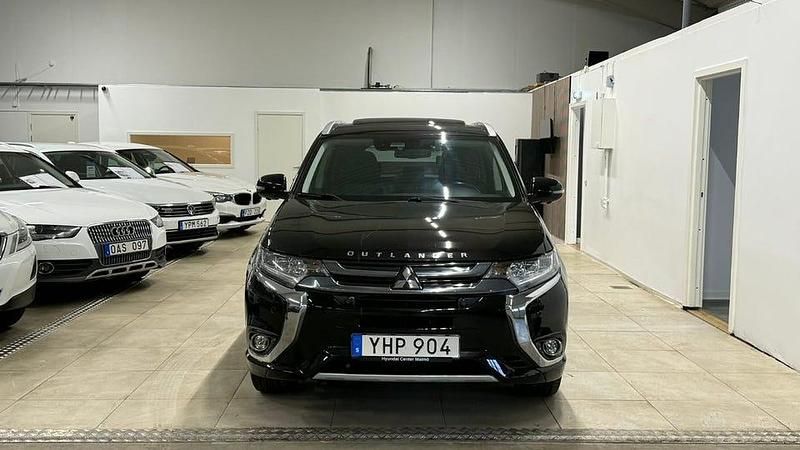 Begagnad Mitsubishi Outlander 203 HK (149 kW) 2017 Svart SUV