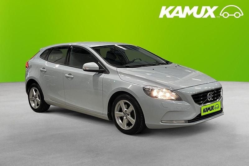 Blå Begagnad 2016 Volvo V40 Kinetic Kombi | 98 700 kr (Bra pris) - Bild 1/3