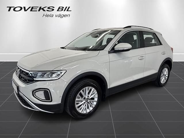 Grå Begagnad 2022 VW T-Roc Life SUV | 259 000 kr (Marknadspris) - Bild 1/4