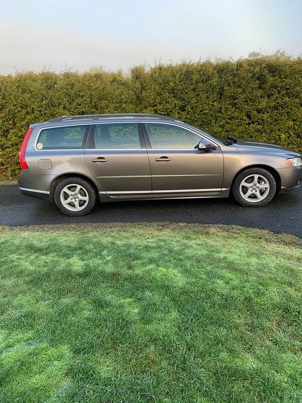 Begagnad 2010 Volvo V70 Kombi | 65 000 kr (Bra pris) - Bild 1/4