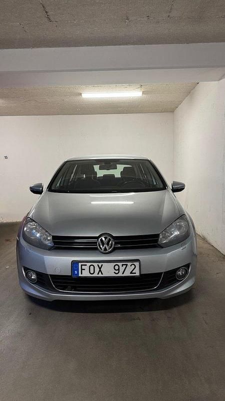 Silver Begagnad 2013 VW Golf VII Halvkombi | 69 900 kr (Bra pris) - Bild 1/4