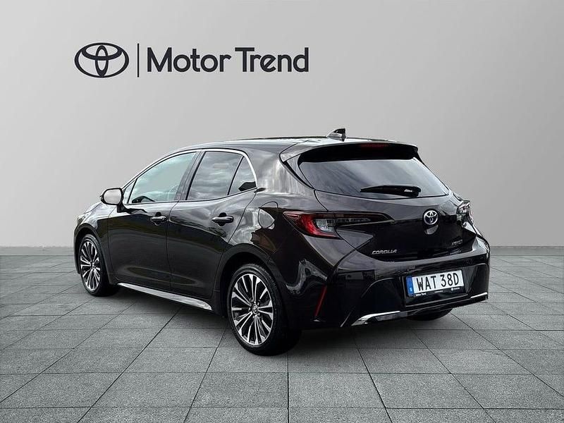 Begagnad Toyota Corolla Hybrid Style 199 HK (146 kW) 2023 Mörkbrun (brun) Halvkombi