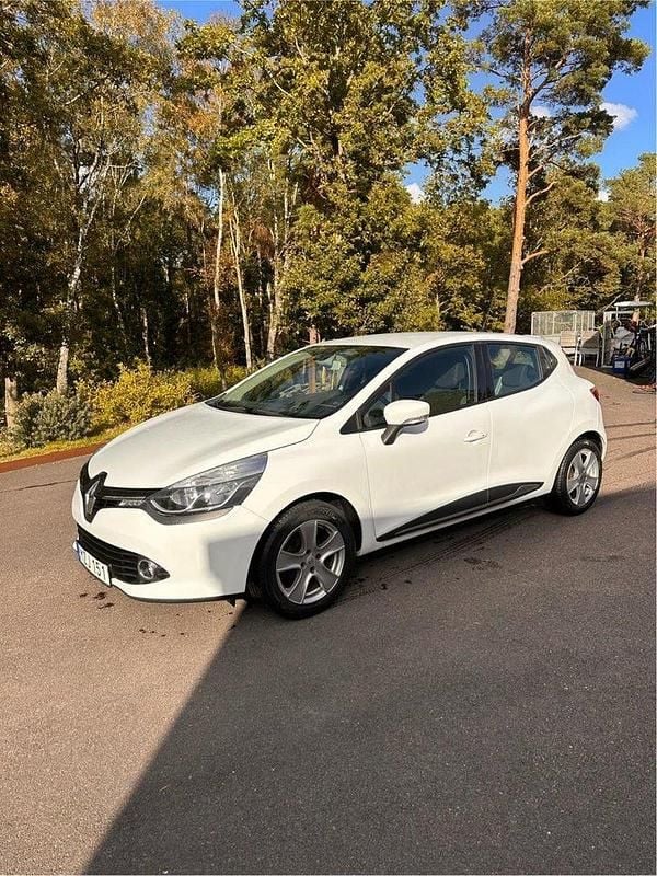 Vit Begagnad 2016 Renault Clio IV Halvkombi | 65 000 kr (Bra pris) - Bild 1/4