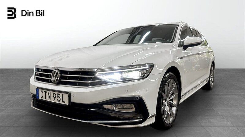Vit Begagnad 2020 VW Passat R-line Kombi | 259 900 kr (Marknadspris) - Bild 1/4