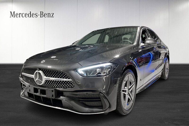 Svart Ny 2024 Mercedes C300e AMG Sedan | 630 500 kr (Marknadspris) - Bild 1/4