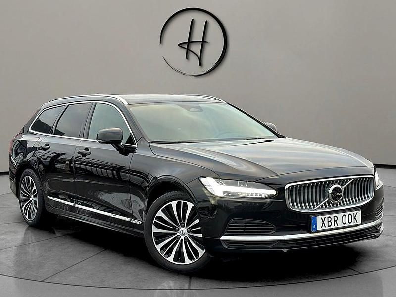 Svart Begagnad 2022 Volvo V90 Core Kombi | 319 500 kr (Marknadspris) - Bild 1/4