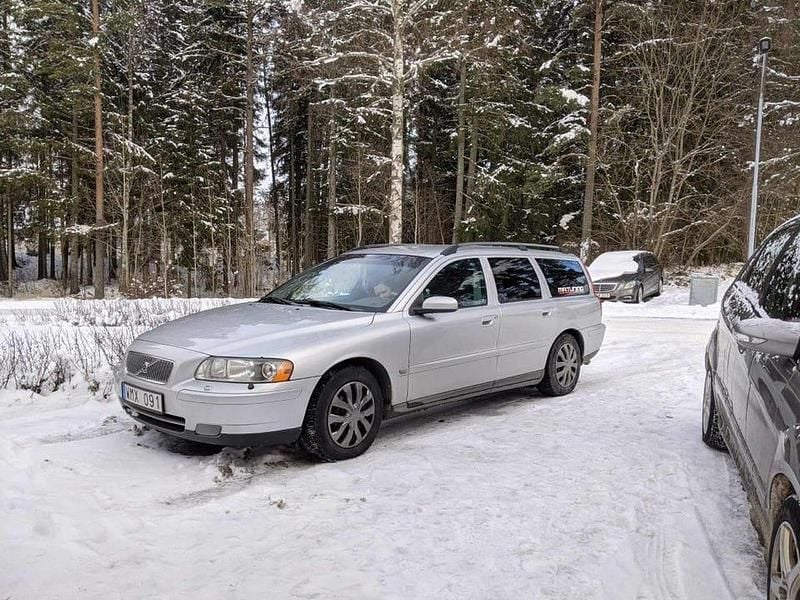 Begagnad 2005 Volvo V70 Kombi | 23 000 kr (Marknadspris) - Bild 1/4