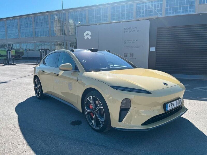 Gul Begagnad 2023 Nio ET5 Sedan | 379 000 kr - Bild 1/4