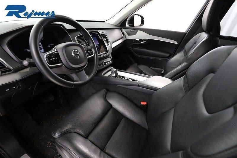 Begagnad Volvo XC90 Ultimate 310 HK (228 kW) 2023 Onyx svart metallic SUV