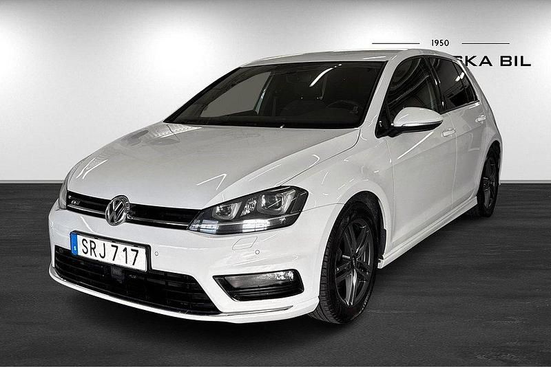 Vit Begagnad 2017 VW Golf VII R-line Halvkombi | 149 900 kr (Lite dyr) - Bild 1/4