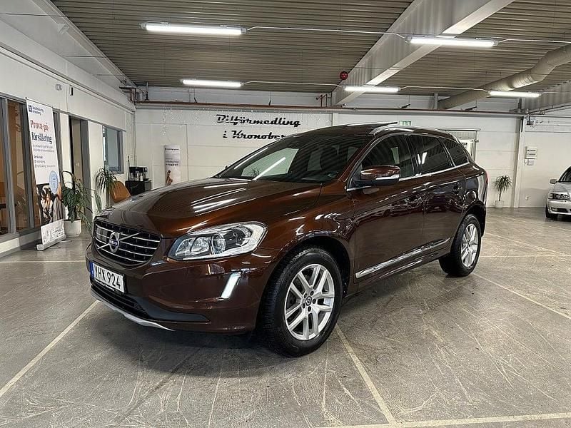 Brun Begagnad 2016 Volvo XC60 Standard SUV | 189 700 kr (Marknadspris) - Bild 1/4