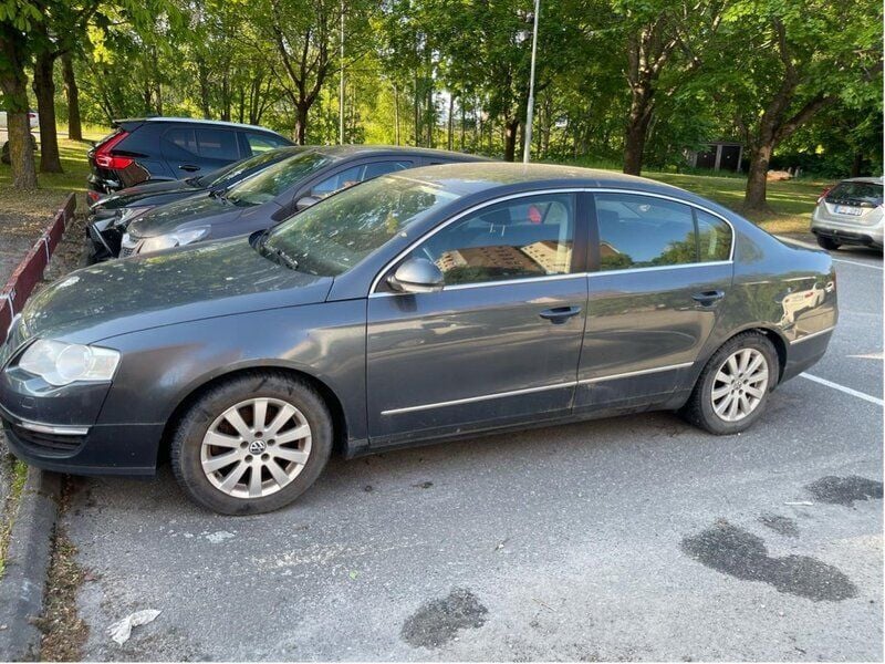Grå Begagnad 2009 VW Passat Sportline Sedan | 5 000 kr (Superpris) - Bild 1/4