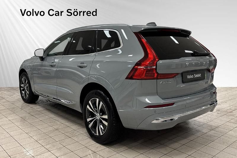 Begagnad Volvo XC60 Core 350 HK (257 kW) 2024 Mörkblå SUV