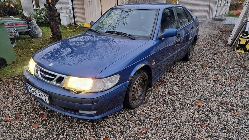 Blå Begagnad 2000 Saab 9-3 Halvkombi | 1 200 kr - Bild 1/2
