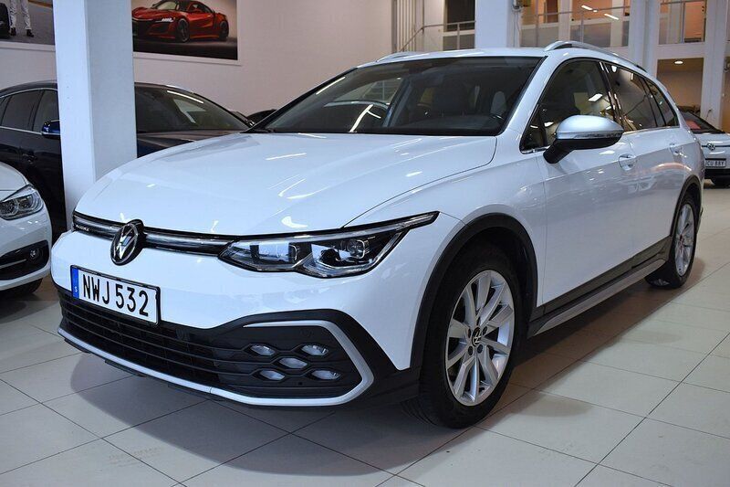 Vit Begagnad 2022 VW Golf Alltrack Kombi | 269 000 kr (Marknadspris) - Bild 1/4