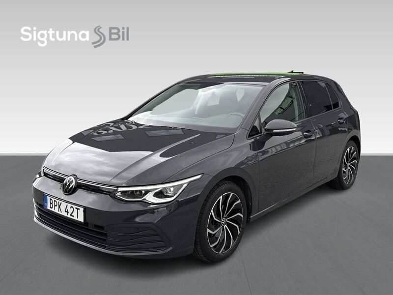 Grå Begagnad 2021 VW Golf VIII Halvkombi | 269 900 kr (Marknadspris) - Bild 1/3