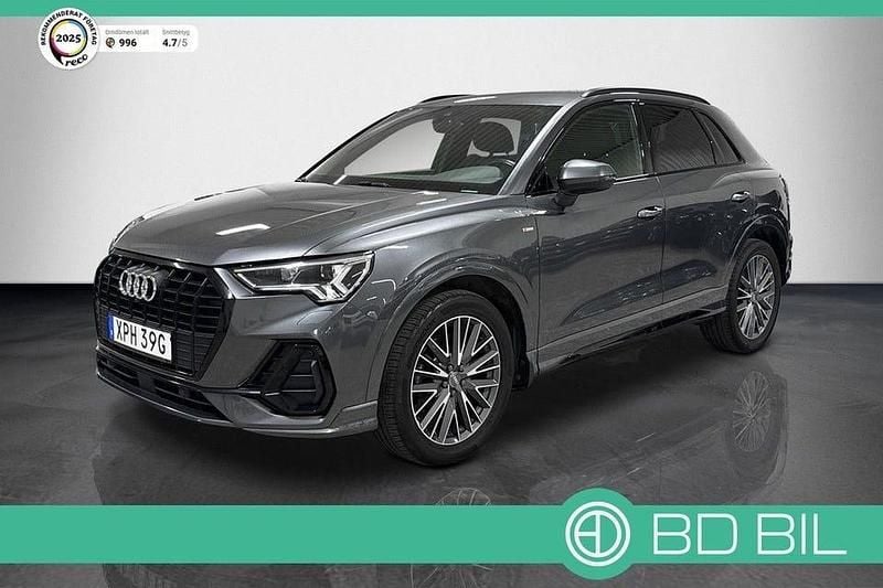 Grå Begagnad 2019 Audi Q3 S-Line SUV | 319 400 kr (Marknadspris) - Bild 1/3