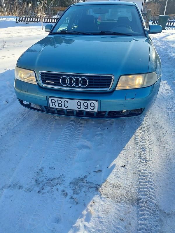 Begagnad Audi A4 180 HK (132 kW) 2000 Sedan