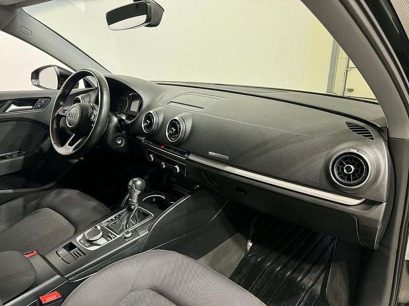 Begagnad Audi A3 Sportback 116 HK (85 kW) 2018 Svart Halvkombi