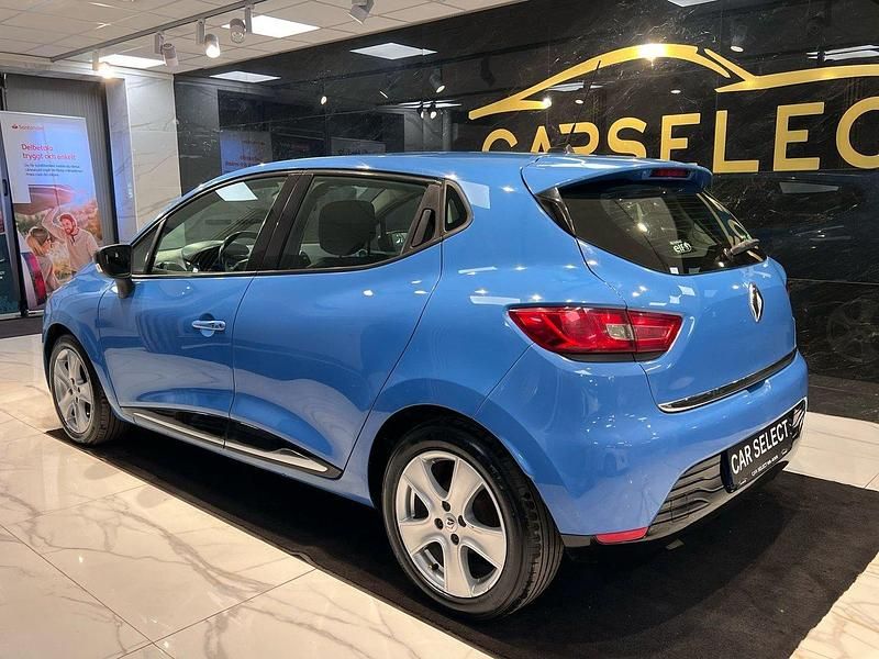 Begagnad Renault Clio IV 90 HK (66 kW) 2013 Blå Halvkombi
