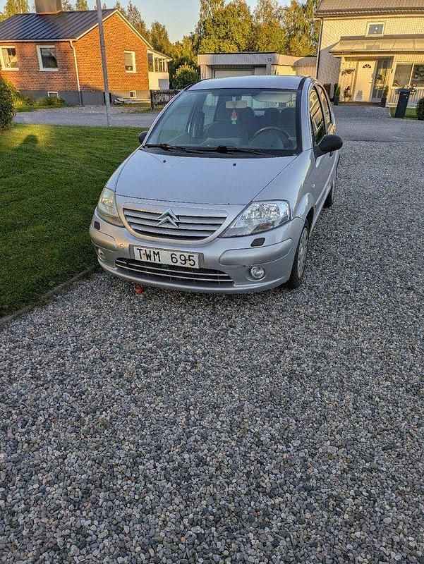 Silver Begagnad 2003 Citroën C3 Halvkombi | 4 000 kr (Superpris) - Bild 1/4
