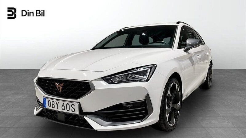 Vit (candy white) Begagnad 2023 Cupra Leon Kombi | 274 900 kr (Marknadspris) - Bild 1/4