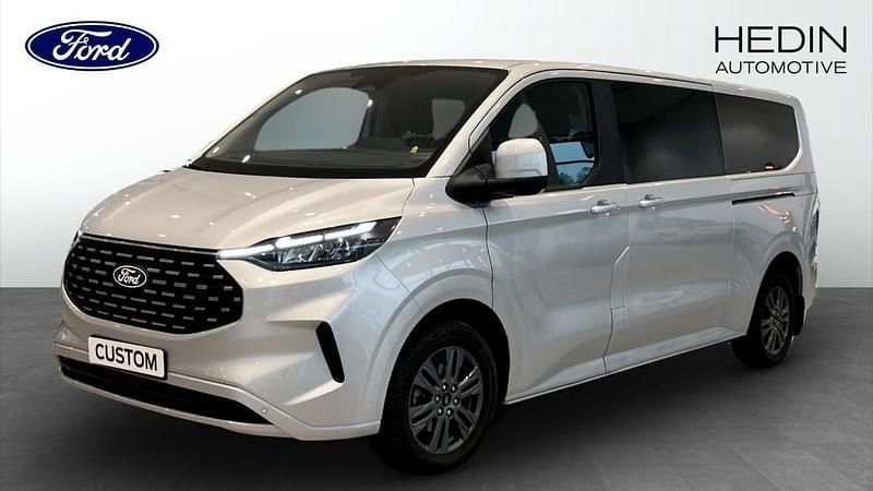 Moondust silver Begagnad 2024 Ford Tourneo Titanium Minibuss | 447 200 kr (Bra pris) - Bild 1/4
