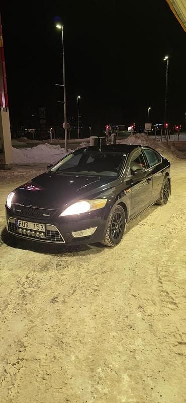 Svart Begagnad 2008 Ford Mondeo Halvkombi | 40 000 kr (Lite dyr) - Bild 1/4