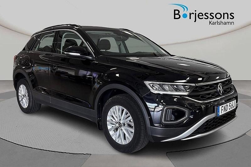 Svart Begagnad 2022 VW T-Roc Life SUV | 284 000 kr (Marknadspris) - Bild 1/4