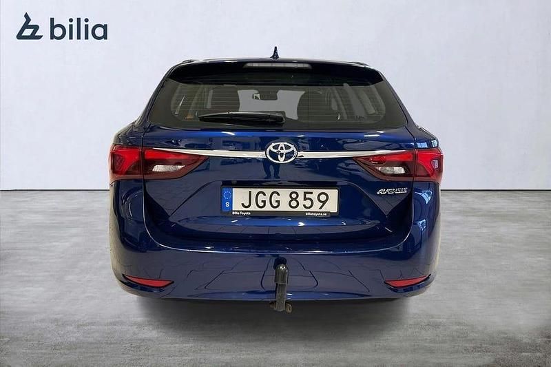 Begagnad Toyota Avensis Active 148 HK (108 kW) 2017 Blå Kombi