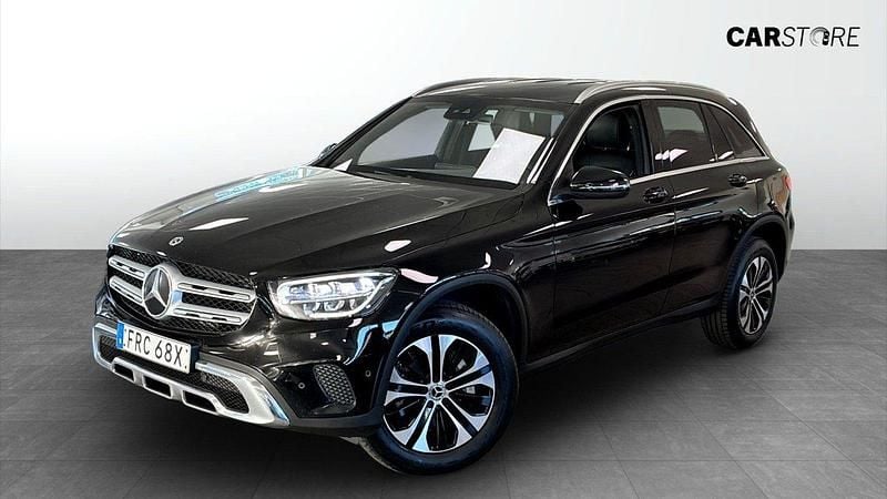 Svart (black) Begagnad 2022 Mercedes GLC300e Avantgarde SUV | 344 900 kr (Marknadspris) - Bild 1/4