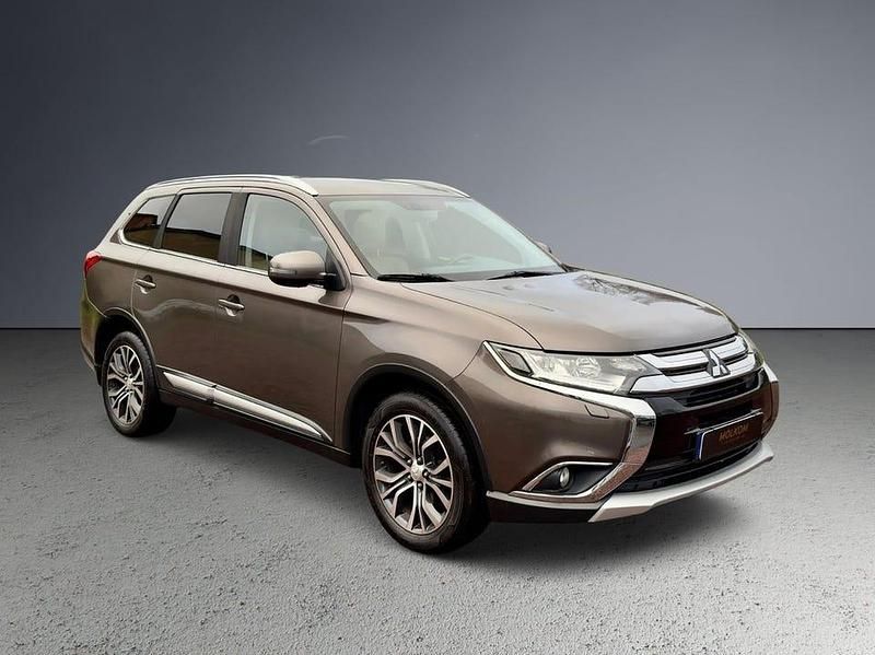 Begagnad Mitsubishi Outlander 150 HK (110 kW) 2017 Brun SUV