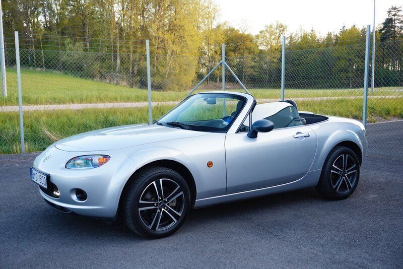 Silver Begagnad 2006 Mazda MX5 Cab | 99 900 kr (Marknadspris) - Bild 1/4