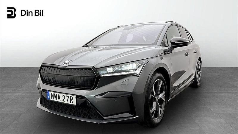Grå Begagnad 2023 Skoda Enyaq iV SportLine SUV | 469 900 kr (Marknadspris) - Bild 1/4