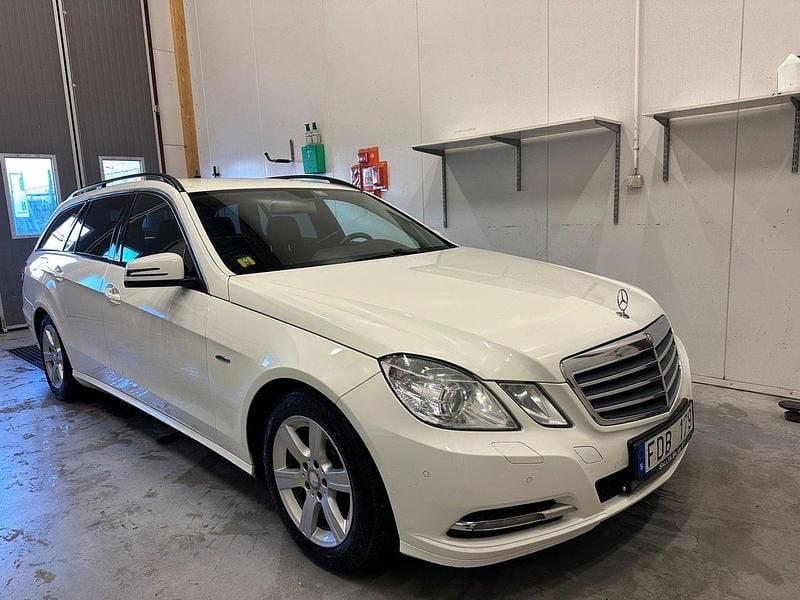 Vit Begagnad 2012 Mercedes E220 Kombi | 119 000 kr (Bra pris) - Bild 1/4