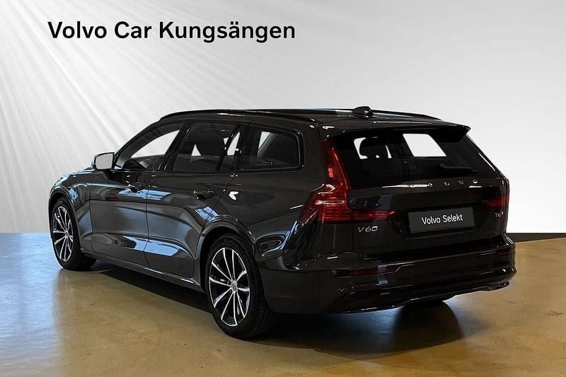 Begagnad Volvo V60 Plus 355 HK (261 kW) 2024 Svart Kombi