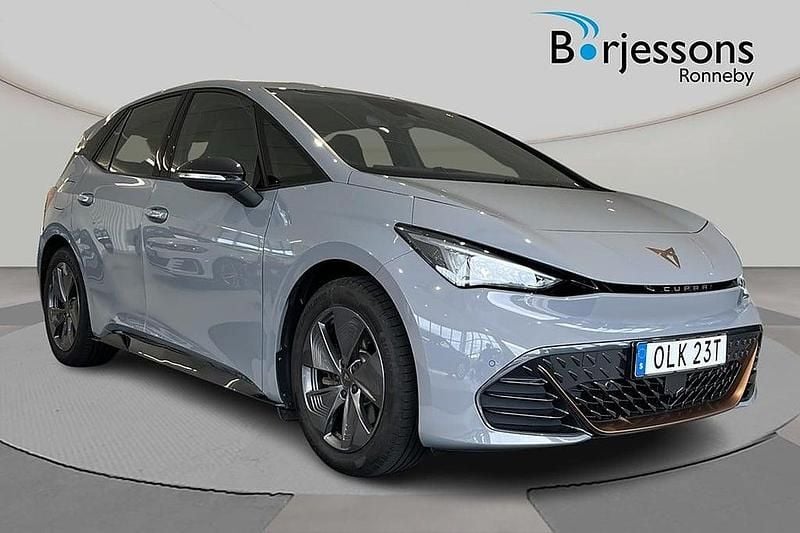 Begagnad Cupra Born 169 kW (231 HK) 2023 Ljusgrå Halvkombi