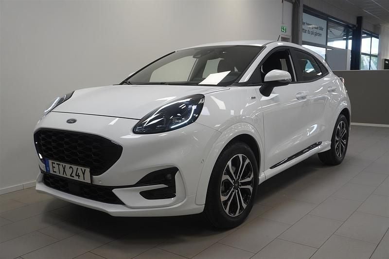 Vit Begagnad 2023 Ford Puma ST-Line Sportkupé | 244 800 kr (Marknadspris) - Bild 1/4