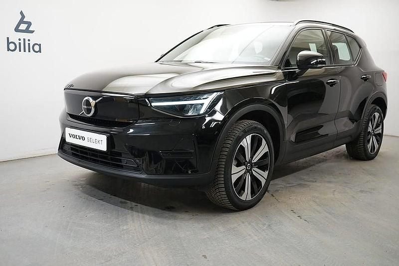 Svart Begagnad 2022 Volvo XC40 Core SUV | 349 900 kr - Bild 1/3
