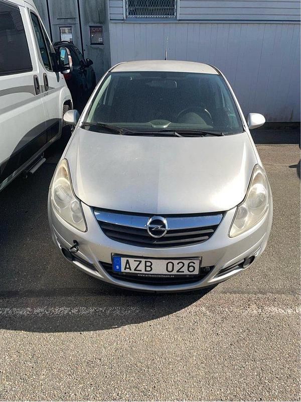 Grå Begagnad 2007 Opel Corsa Halvkombi | 7 000 kr (Superpris) - Bild 1/4